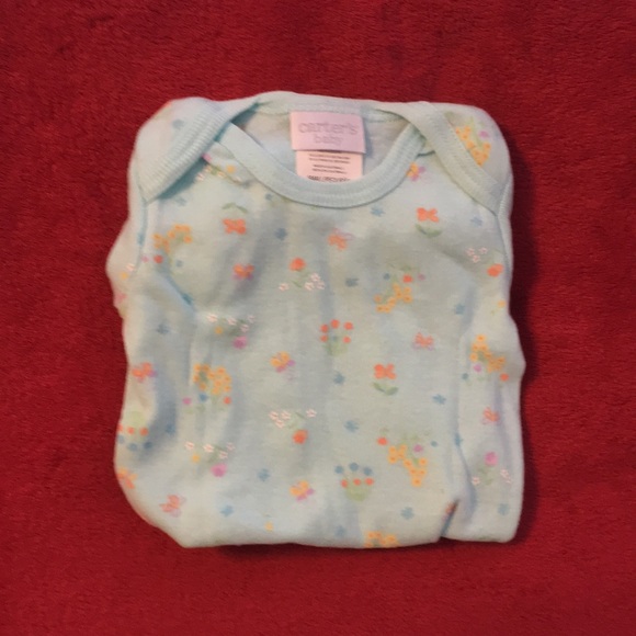 NWOT! Set of 3 Carterβs Newborn πΆπΌ onesies 0-3mo - Picture 2 of 7